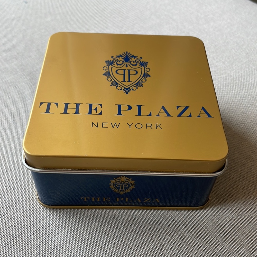 The Plaza tin box - Picture 8 of 10